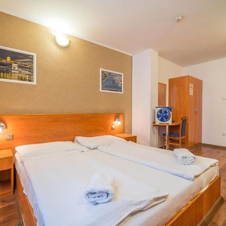 Easy Star Hotel Budapeste Exterior foto