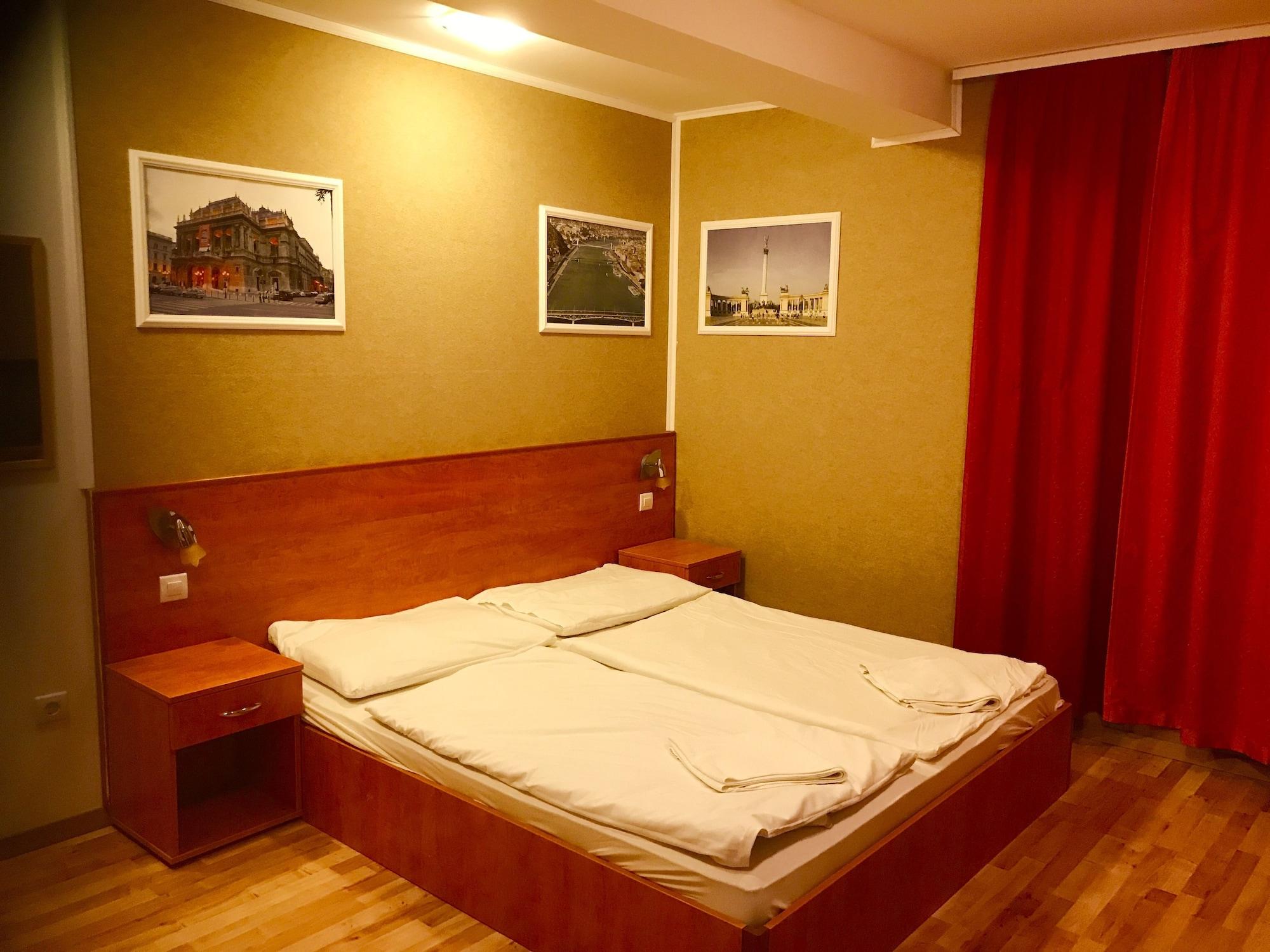 Easy Star Hotel Budapeste Exterior foto