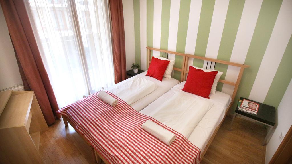 Easy Star Hotel Budapeste Exterior foto