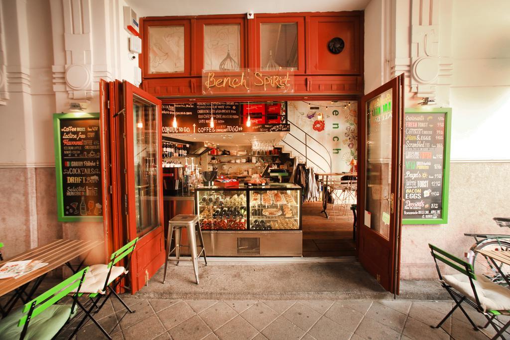 Easy Star Hotel Budapeste Exterior foto
