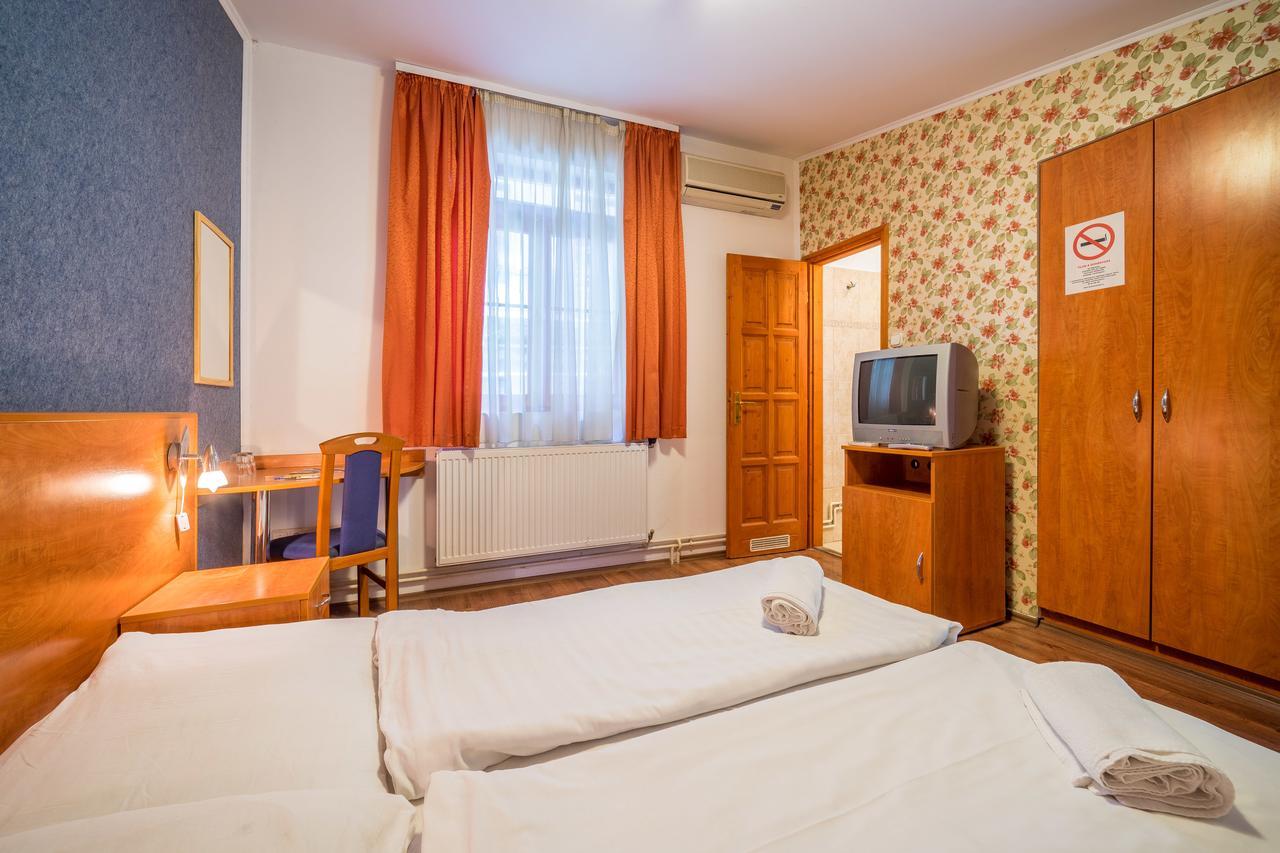 Easy Star Hotel Budapeste Exterior foto