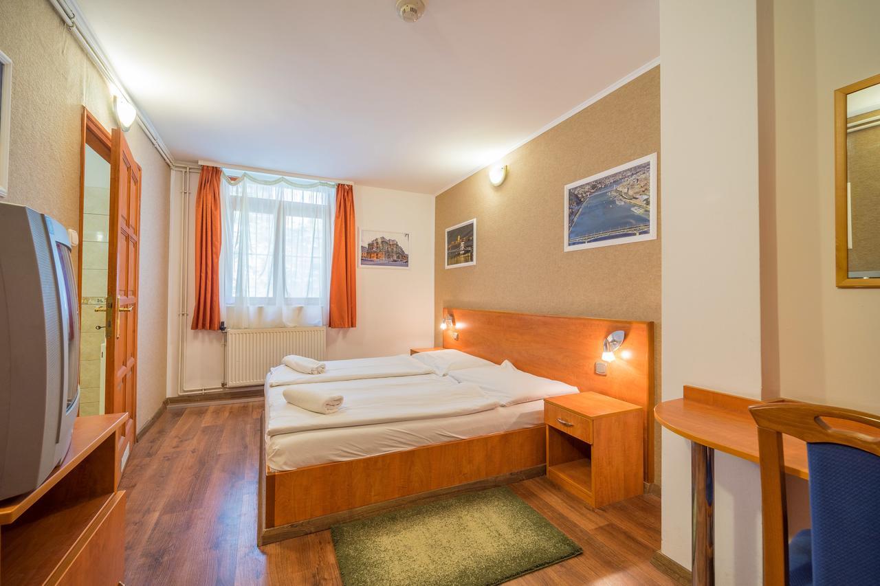 Easy Star Hotel Budapeste Exterior foto